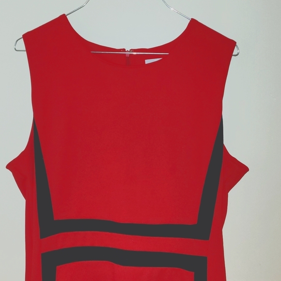 Red dress with black color blocking - Picture 2 of 6